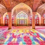 هیجان توریست آمریکایی در لحظه ورود به مسجد صورتی شیراز/فیلم