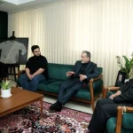 دیدار عراقچی با خانواده شهید حاجی‌زاده