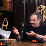 مهراب قاسم‌خانی: بدون آنکه بدانیم چرا، «شب‌های برره» تمام شد / از اخبار شنیدیم که اعلام کردند سریال تمام شده / عکس از خودم با سبیل به دیوار زده بودم و اسمش را قاسم خان دماغ کوفته گذاشتم، گفتند توهین است؛ یک واژه هم داشتیم به نام «حمام فینگ»؛ گفتند توهین به حمام است
