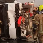 مینی‌بوس سرویس کارگران در تهران واژگون شد/ مصدومیت ۶ کارگر