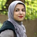 زینب موسوی! با این و آن جنسی خندان استعداد نمی‌خواهد / چون از زیبایی زنانه بی‌بهره‌ای لودگی پیش گرفته‌ای؟